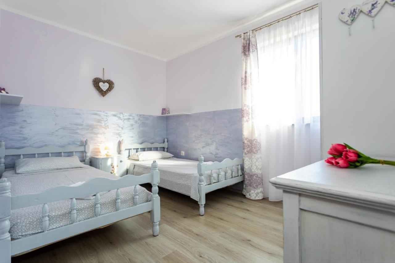 Apartman Doris Milohnici Exterior foto