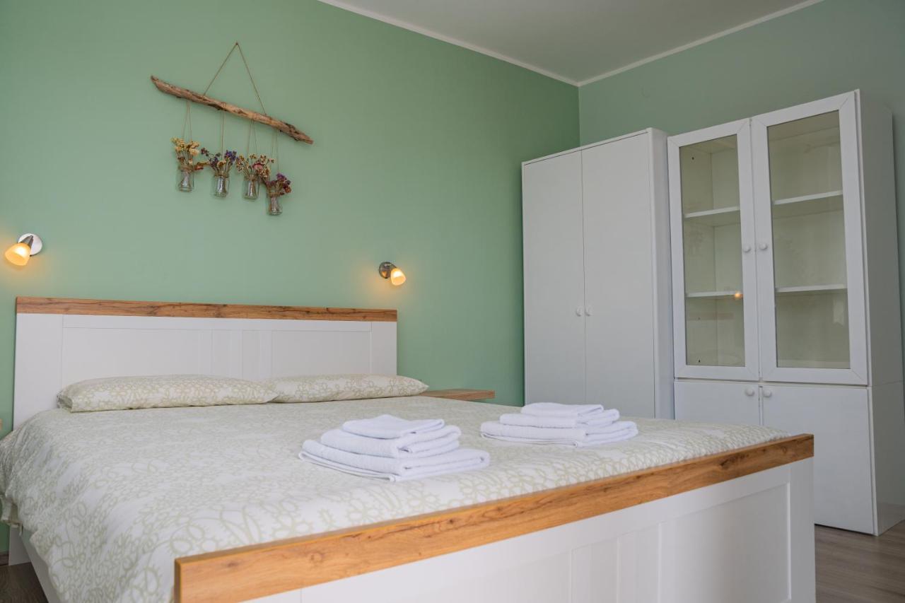 Apartman Doris Milohnici Exterior foto